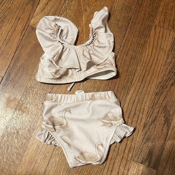 •KATE QUINN•3-6 MONTHS NATURAL & BROWN SWAN RUFFLE BIKINI SET - Picture 3 of 7
